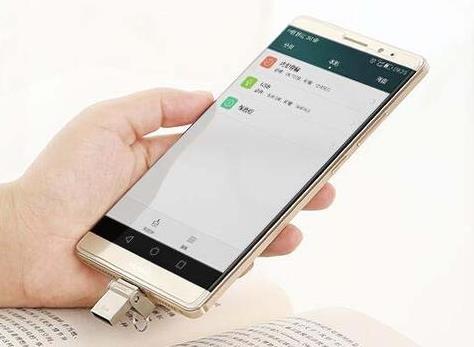 手機(jī)上的type-c擴(kuò)容外接U盤.jpg 手機(jī)上的type-c擴(kuò)容外接U盤.jpg